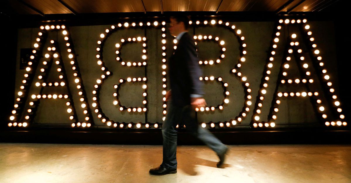 Sweden awards ABBA export prize, says 'Thank you for the music'